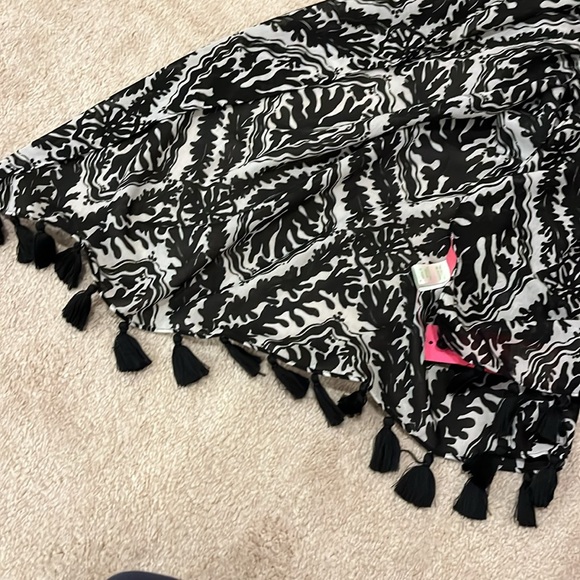Lily Pulitzer Resort Scarf - Picture 2 of 6